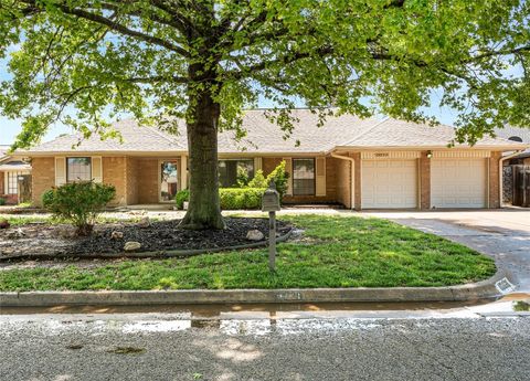 Single Family Residence in Oklahoma City OK 10028 Henderson Drive.jpg