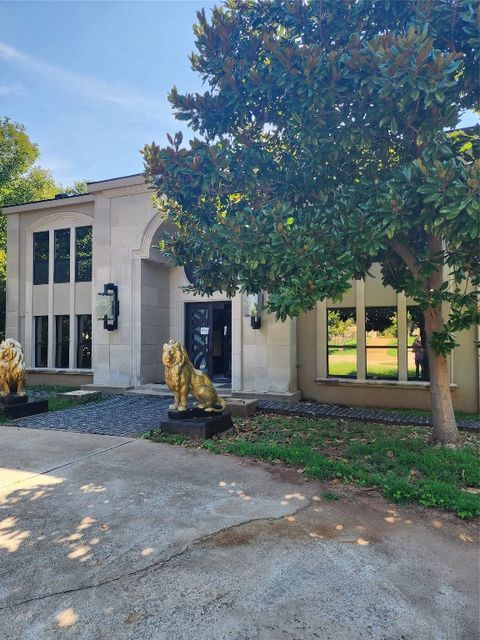 Single Family Residence in Oklahoma City OK 3400 Twelve Oaks Road.jpg
