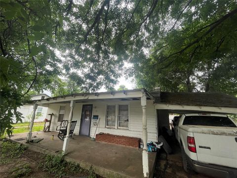 Single Family Residence in Oklahoma City OK 16 SE 51st Street.jpg