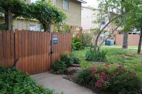 Condominium in Oklahoma City OK 14305 N Pennsylvania Avenue #2C.jpg
