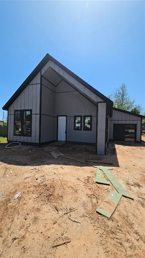 Single Family Residence in Oklahoma City OK 1732 NE 16th Street.jpg