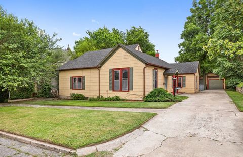 Single Family Residence in El Reno OK 312 E Wade Street.jpg
