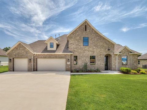 Single Family Residence in Guthrie OK 8108 Goldfinch Drive.jpg
