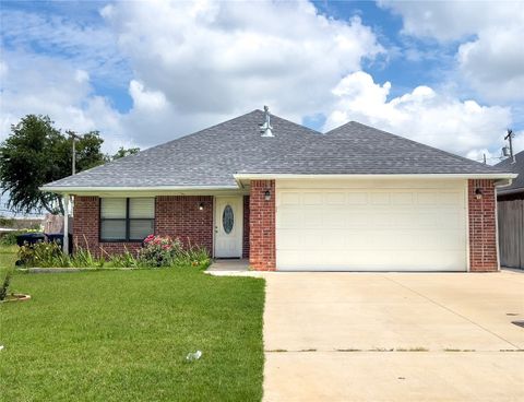 Single Family Residence in Oklahoma City OK 223 SE 53rd Street.jpg