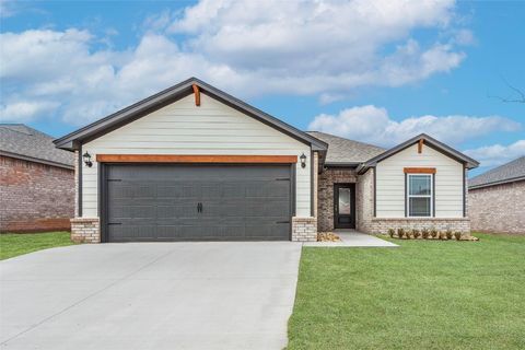 Single Family Residence in El Reno OK 1805 Palmatum Road.jpg