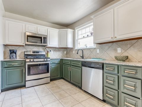 Single Family Residence in Oklahoma City OK 2045 NW 21st Street.jpg