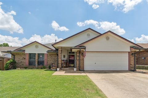 Single Family Residence in Oklahoma City OK 7904 NW 81st Street.jpg