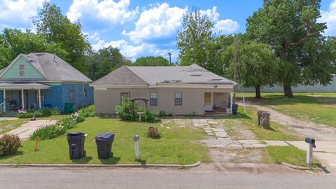 Single Family Residence in Oklahoma City OK 430 SW 11th Street.jpg