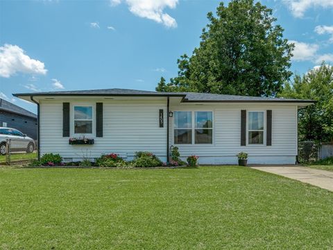 Single Family Residence in El Reno OK 1405 W Watts Street.jpg