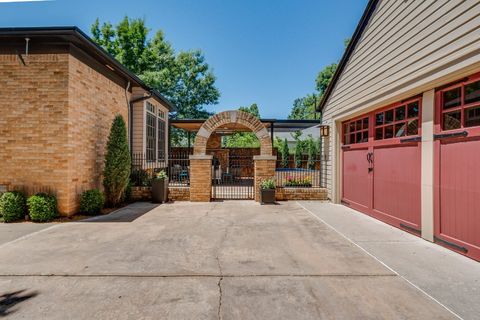Single Family Residence in Oklahoma City OK 915 NW 40th Street 16.jpg