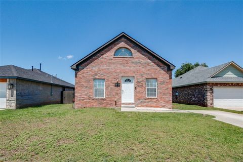 Single Family Residence in Oklahoma City OK 1015 NW 110th Street.jpg