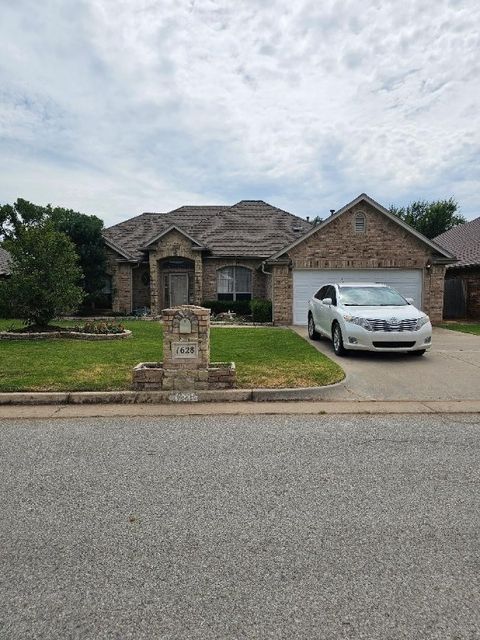 Single Family Residence in Oklahoma City OK 1628 SW 129th Street.jpg