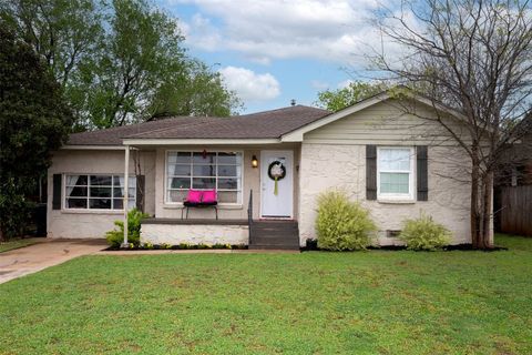 Single Family Residence in Oklahoma City OK 2837 Cambridge Court.jpg