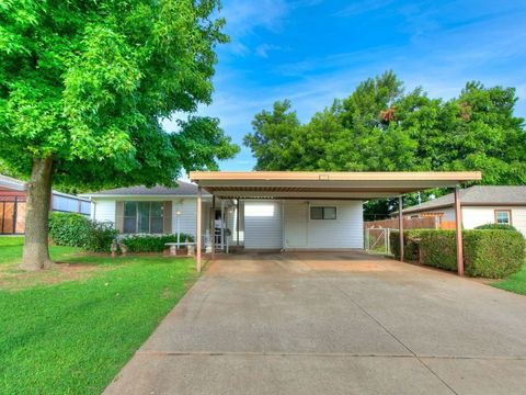 Single Family Residence in Oklahoma City OK 5609 S Santa Fe Avenue.jpg