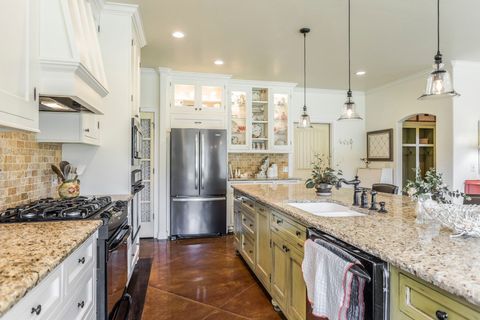 Single Family Residence in Tuttle OK 775 Magnolia Lane 8.jpg
