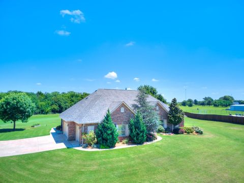 Single Family Residence in Tuttle OK 775 Magnolia Lane.jpg