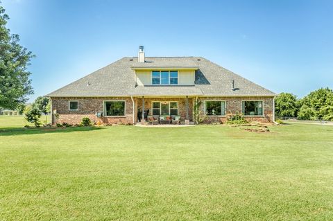 Single Family Residence in Tuttle OK 775 Magnolia Lane 35.jpg