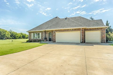 Single Family Residence in Tuttle OK 775 Magnolia Lane 33.jpg
