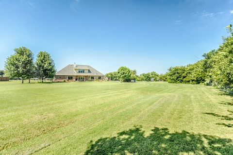 Single Family Residence in Tuttle OK 775 Magnolia Lane 36.jpg