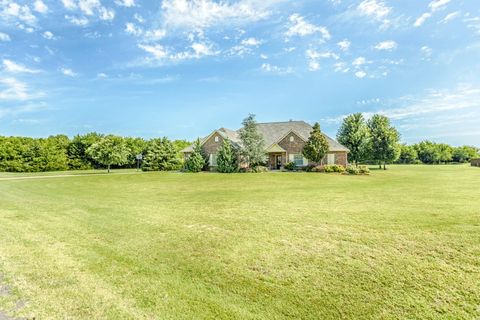 Single Family Residence in Tuttle OK 775 Magnolia Lane 37.jpg