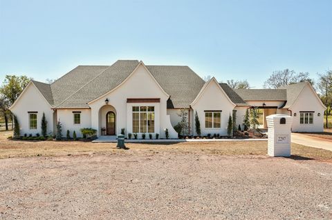 Single Family Residence in Blanchard OK 2297 Summit Circle.jpg