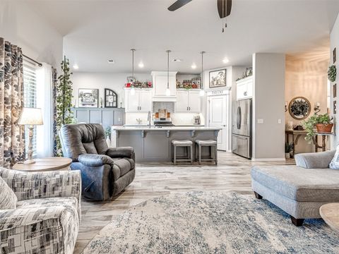 Single Family Residence in Yukon OK 12120 Brinley Reign Drive.jpg