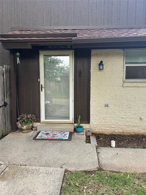 Townhouse in Oklahoma City OK 7300 NW 101st Street.jpg