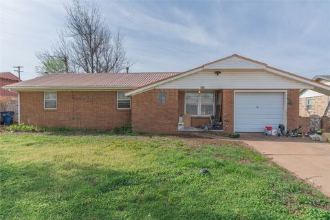 Single Family Residence in Kingfisher OK 103 W Thompson Drive.jpg