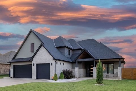 Single Family Residence in Oklahoma City OK 8909 NW 135th Place.jpg