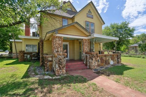 Single Family Residence in Guthrie OK 624 N Wentz Street.jpg