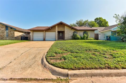 Single Family Residence in Moore OK 1021 SW 1st Street.jpg