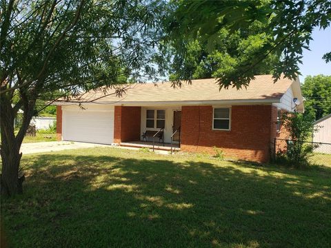 Single Family Residence in Crescent OK 214 N Pecan Street.jpg