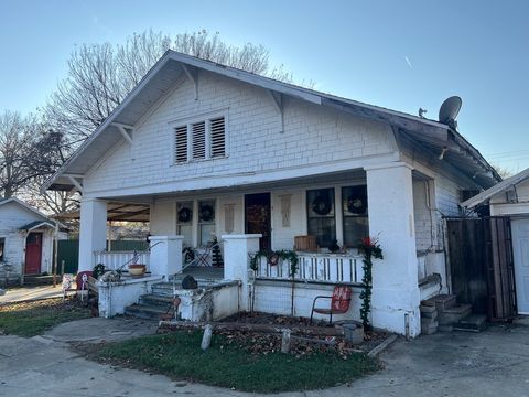 Single Family Residence in Okemah OK 325 N 5th Street.jpg