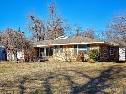 Single Family Residence in Oklahoma City OK 2737 Clermont Place.jpg