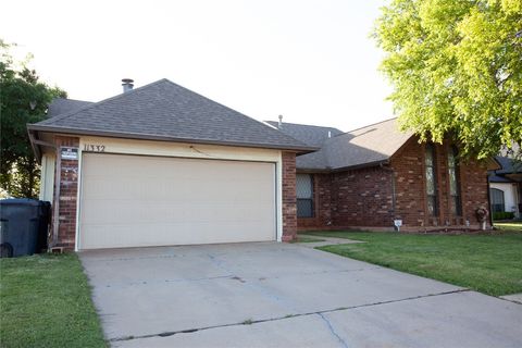Single Family Residence in Oklahoma City OK 11332 Cimarron Drive.jpg