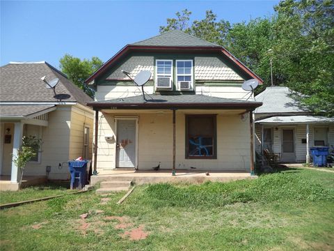 Single Family Residence in Guthrie OK 708 E Harrison Avenue.jpg