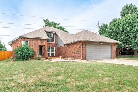 Single Family Residence in Oklahoma City OK 7916 Wilshire Ridge Drive.jpg