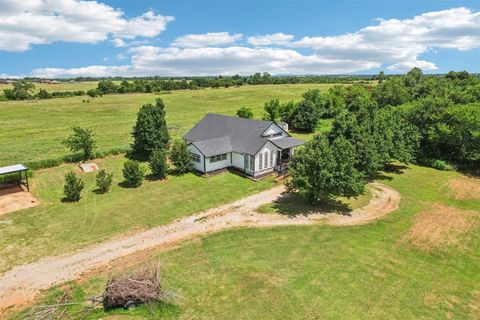 Single Family Residence in Blanchard OK 1600 Silver Stone Road.jpg