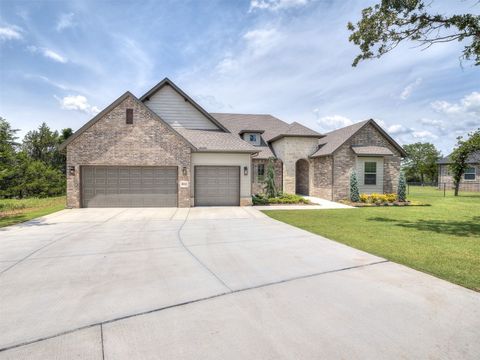 Single Family Residence in Guthrie OK 8223 Waxwing Way.jpg
