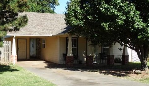 Single Family Residence in Oklahoma City OK 2644 S Land Avenue.jpg