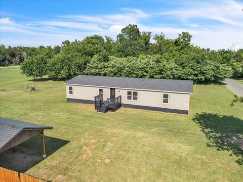 Single Family Residence in Crescent OK 524 W Washington Street.jpg