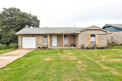 Single Family Residence in Luther OK 804 S Dogwood Street.jpg