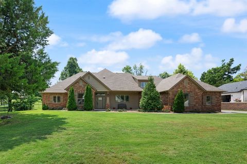 Single Family Residence in Choctaw OK 14248 Macklay Court.jpg