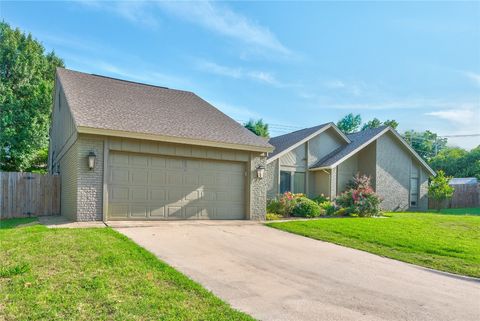 Single Family Residence in Oklahoma City OK 6348 Hyde Park Drive.jpg