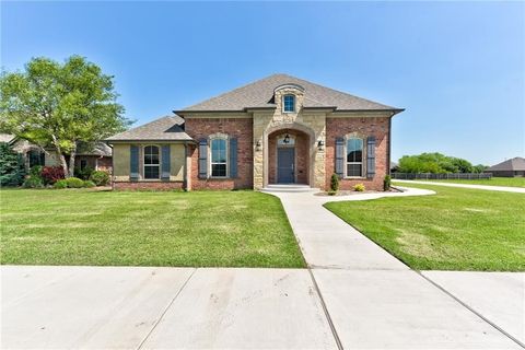 Single Family Residence in Tuttle OK 509 Kings Court.jpg