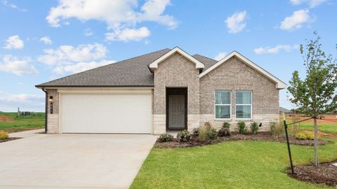 Single Family Residence in Oklahoma City OK 2912 Campfire Drive.jpg