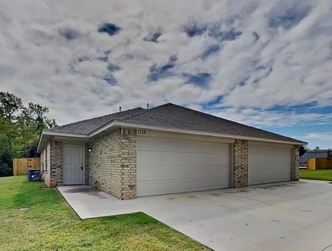 Duplex in Yukon OK 1109 Ashton Lane.jpg