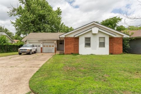 Single Family Residence in Oklahoma City OK 3217 NW 34th Street.jpg