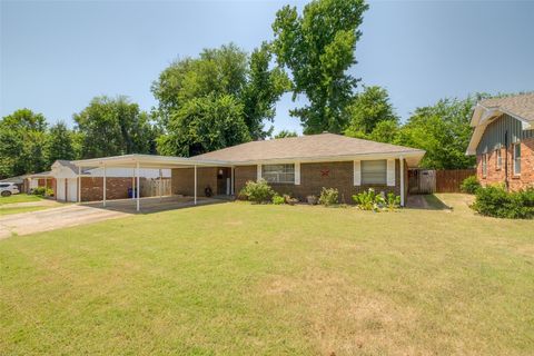 Single Family Residence in Guthrie OK 1205 N Walker Drive.jpg
