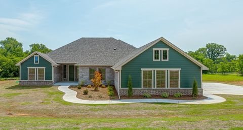 Single Family Residence in Oklahoma City OK 10200 Gentry Crossing.jpg